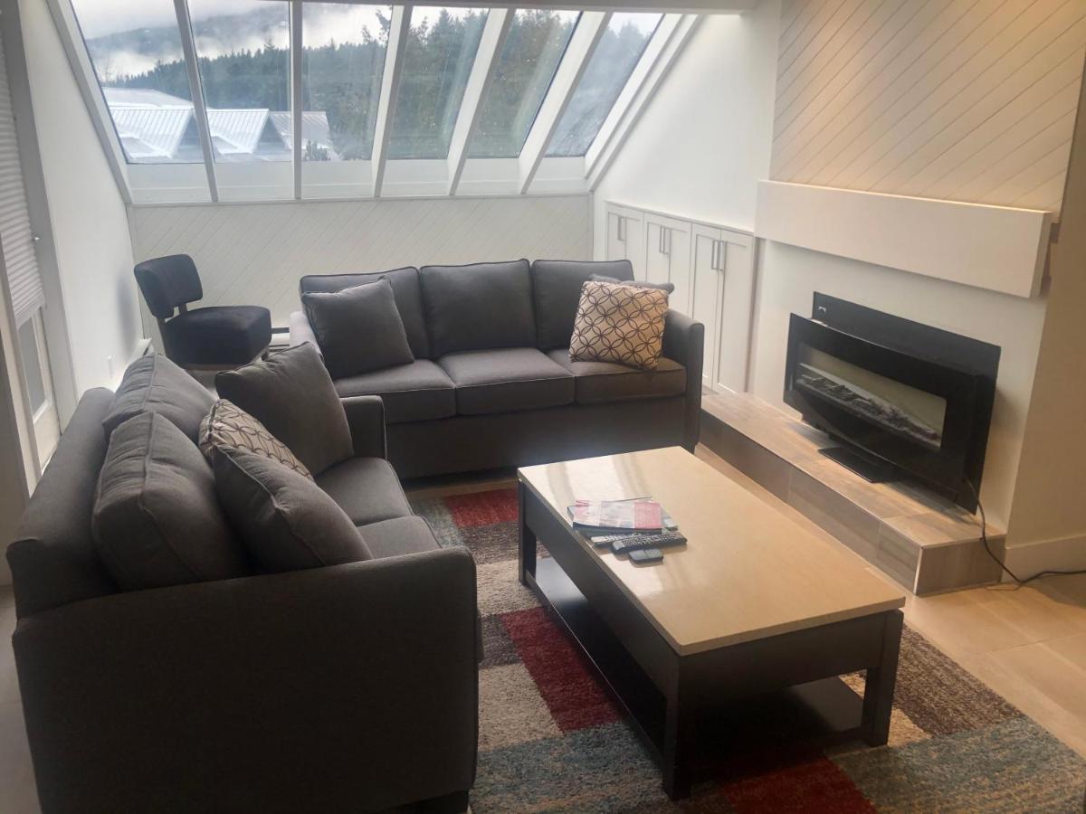 Hearthstone Lodge Loft, Village Centre, Private Hot Tub, Sleeps 6 Whistler Exterior photo